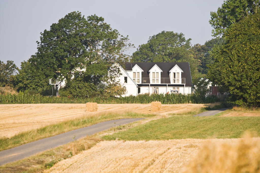 Quistgaarden Bed & Breakfast Spjellerup エクステリア 写真